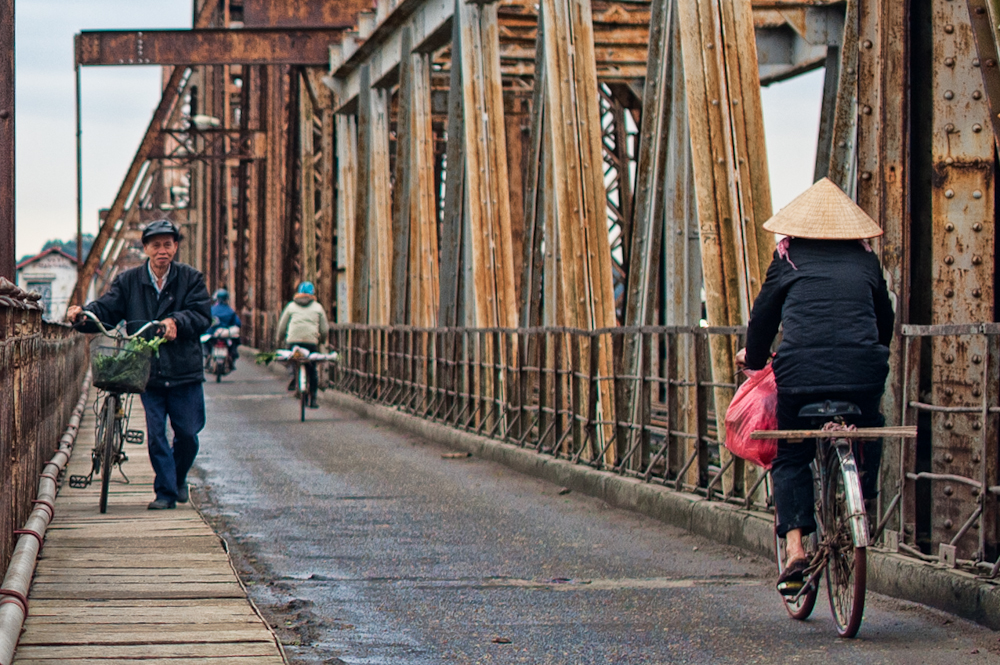 long-bien-bridge-vietnam-visa-on-arrival5